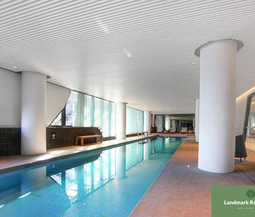 Elegant 1 Bedroom with Stunning View! - Photo 2