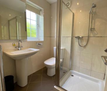 3 bedroom detached bungalow to rent - Photo 2