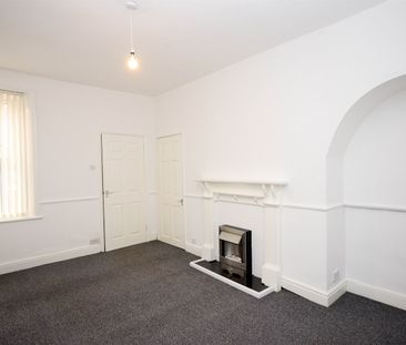 2 bed flat to rent in Brinkburn Avenue, Gateshead, NE8 - Photo 3