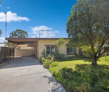 One Bedroom Unit with Lock up Garage/Workshop - Photo 5