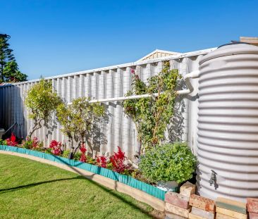 Family living with space for work and play. - Photo 3