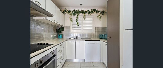 3 BEDROOMS! NEAR NORTH LAKES! - Photo 1