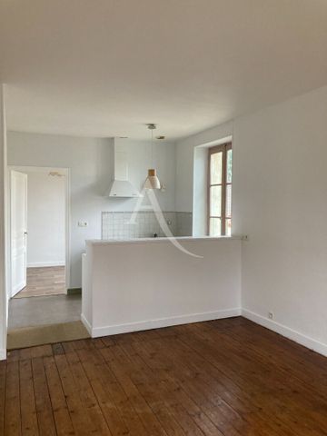 Location Appartement 2 pièces 41m² FONTENAY LE COMTE 85200 - Photo 2