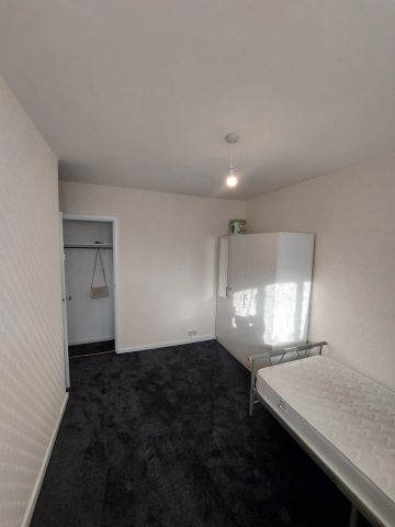 4 Bed Terraced House, Rokeby Street, E15 - Photo 3
