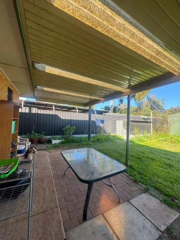 “Spacious & Well-Maintained Family Home in a Prime Location” - Photo 2