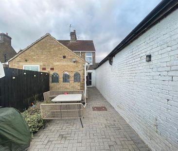 2 bedroom terraced house to rent - Photo 3