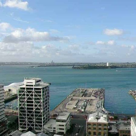 Separate Bedroom & Open Plan living - Photo 4