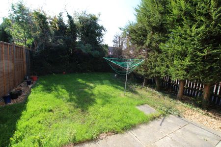 2 bedroom semi-detached house to rent - Photo 5
