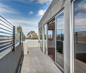 SPACIOUS APARTMENT - Photo 1