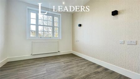 3 bedroom apartment to rent East Street, Rochford, Essex, SS4 - Photo 2