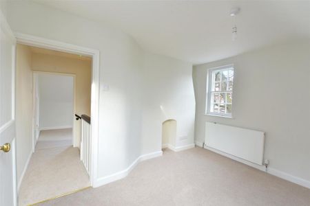 4 bedroom end of terrace house to rent - Photo 4
