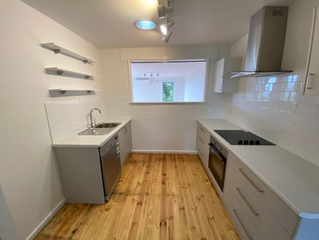 Charming 2-Bedroom Home with Stunning Mountain Views! - Photo 5