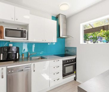 3 Bed Townhouse Central Khandallah - Cat Allowed - Photo 5