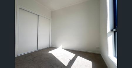 Brand new townhouse in the heart of Aurora Estate! - Photo 5