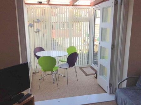 Bedroom Detached House In Winton, BH9 - Photo 2