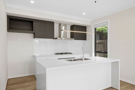 Modern Family Living Opposite Jones Reserve - Photo 3