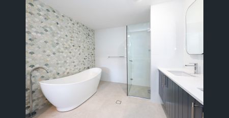 Exclusive Newly Built 5 Bedroom Duplex - Well Located - Photo 3