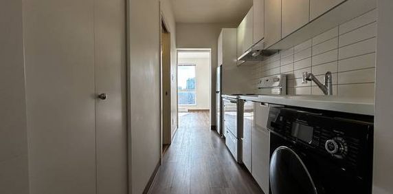 Unfurnished 1 Bed 1 Bath Apartment For Rent at 138 East Hastings St - Photo 2