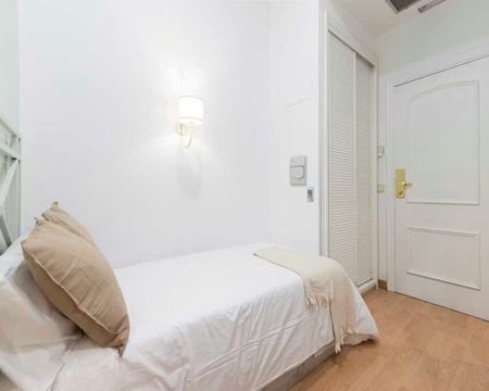 Calle de San Lorenzo, Madrid, Community of Madrid 28004 - Photo 3