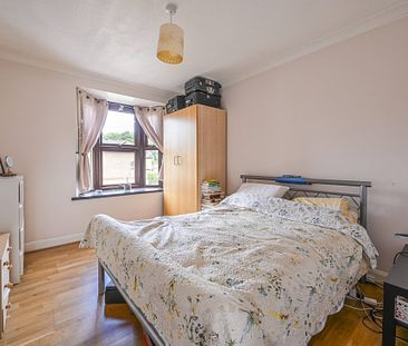 Robin Crescent, Beckton, E6 - Photo 6