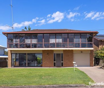 Large Family home with stunning views - Photo 6