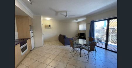 Great Location, Great Fully Furnished Apartment - Photo 3