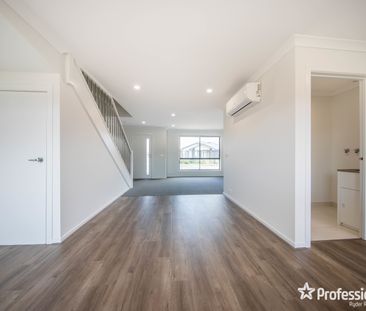 18 Dawson St, Thornhill Park VIC 3335 - Photo 4