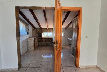 LONG TERM RENTAL Spacious villa for rent with sea views