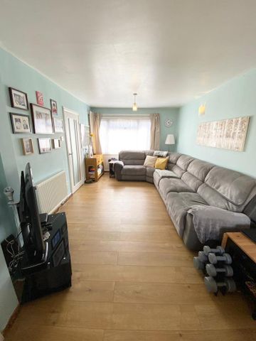 2 bedroom end of terrace house to rent - Photo 3