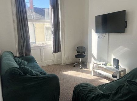 33, Plymouth, PL4 - Photo 2