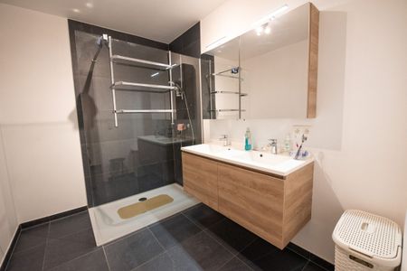 Recente benedenwoning te HUUR in centrum Waregem, 'Residentie Honfleur'. - Photo 2