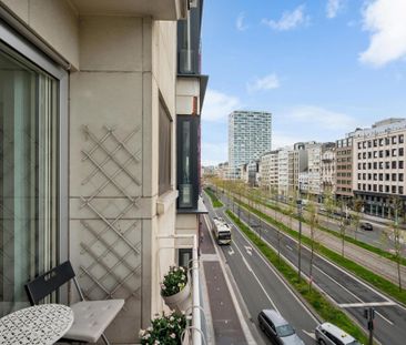 Ruim, licht en zeer goed onderhouden 2-slaapkamer appartement. - Photo 1