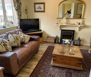 3 bedroom semi-detached house to rent - Photo 2