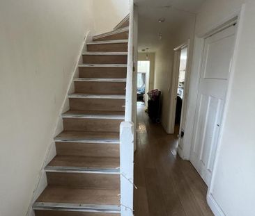 4 bedroom semi-detached house to rent - Photo 2
