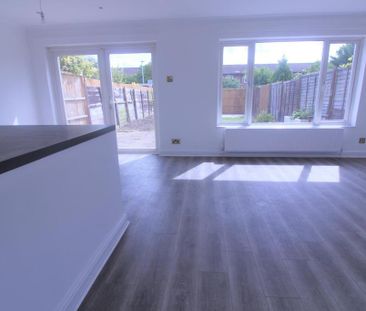 3 bedroom terraced house to rent - Photo 5