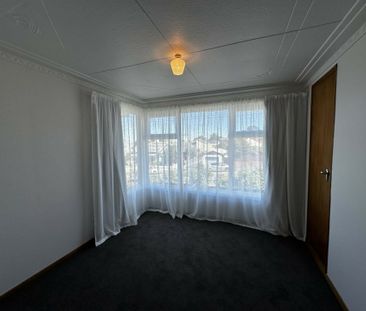 Beautiful in Belleknowes! - Photo 4