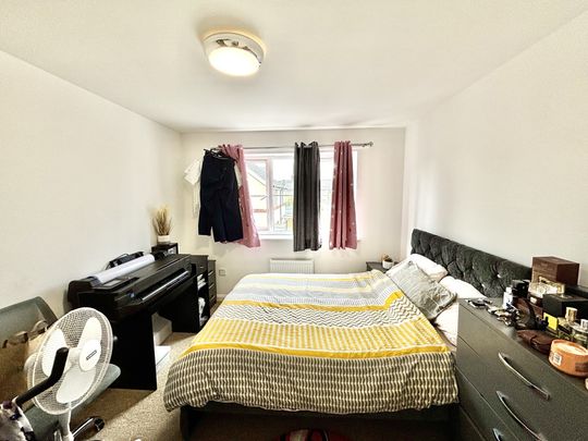 21 Rathbone Crescent, Peterborough - Photo 1