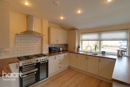 1 bedroom in a house share to rent - Photo 2
