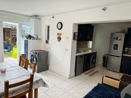 Room in a Shared House, Luton, LU2 - Photo 5