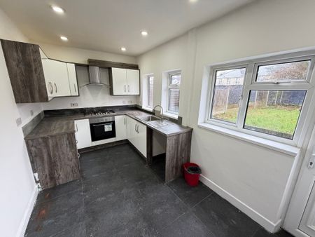 Albany Crescent, Bilston, Wolverhampton - Photo 4