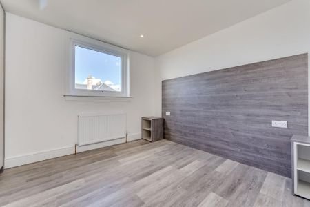 3 bedroom flat to rent - Photo 3