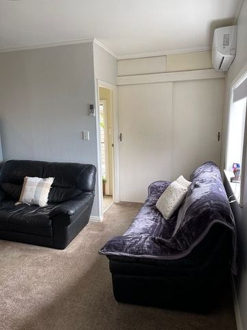 Stunning Harbour View 1BR Flat! - Photo 2