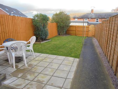 2 bedroom terraced house to rent - Photo 4