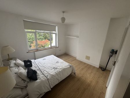 3 Bed Flat, Northampton Road, CR0 - Photo 5