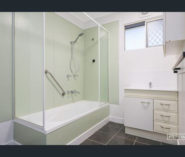 Newly renovated unit - WATER & INTERNET INCLUDED! - Photo 3