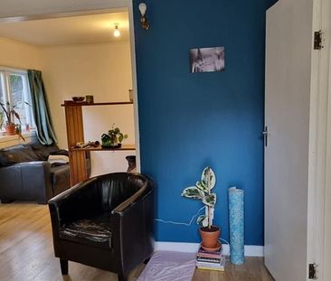 Charming Titirangi 1BR granny flat w/ Deck! - Photo 2