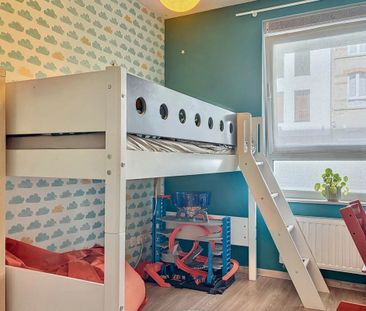 Rez de Chaussée avec jardin - 3 chambres / double parking interne - Foto 1