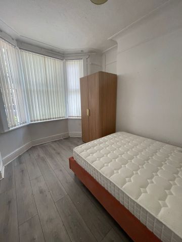 4 Bed Terraced House, Ince Avenue, L4 - Photo 3