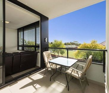 Contemporary Designer Apartment with Terrace Entertaining - Photo 3