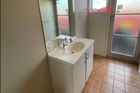 Lovely 2 bedroom unit - Photo 5